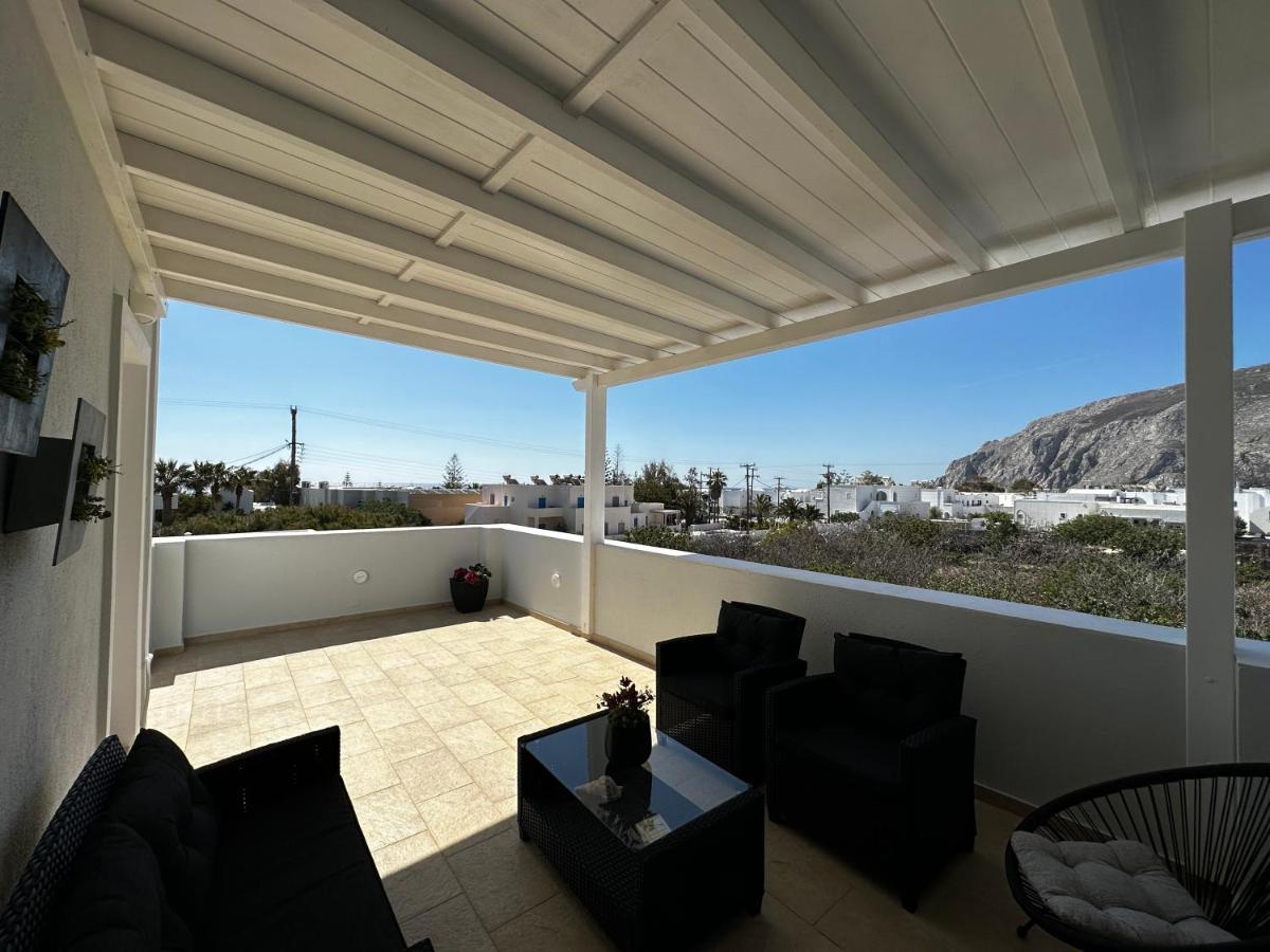 Veldi Art - Kamari Beach Apartment Fira  Exterior foto