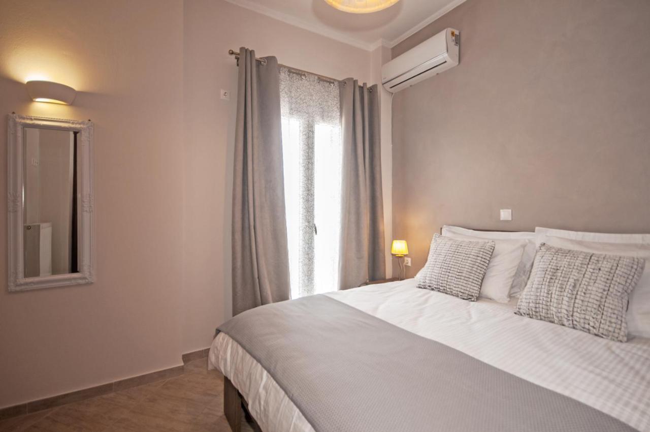 Veldi Art - Kamari Beach Apartment Fira  Exterior foto